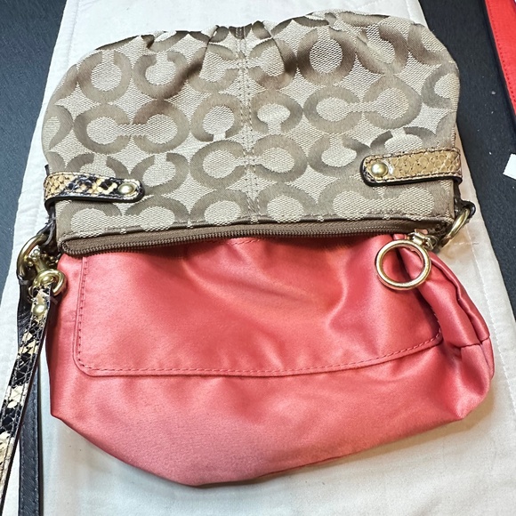 Coach Mini Handbag/Wristlet. Tan & Python. Signature “C’s” design. Convertible. - Picture 12 of 14